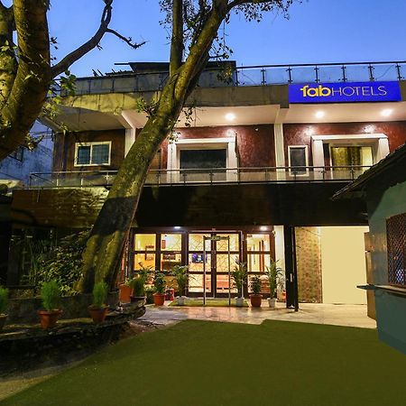 Hotel FabExpress Under Bridge Neu-Delhi Exterior foto