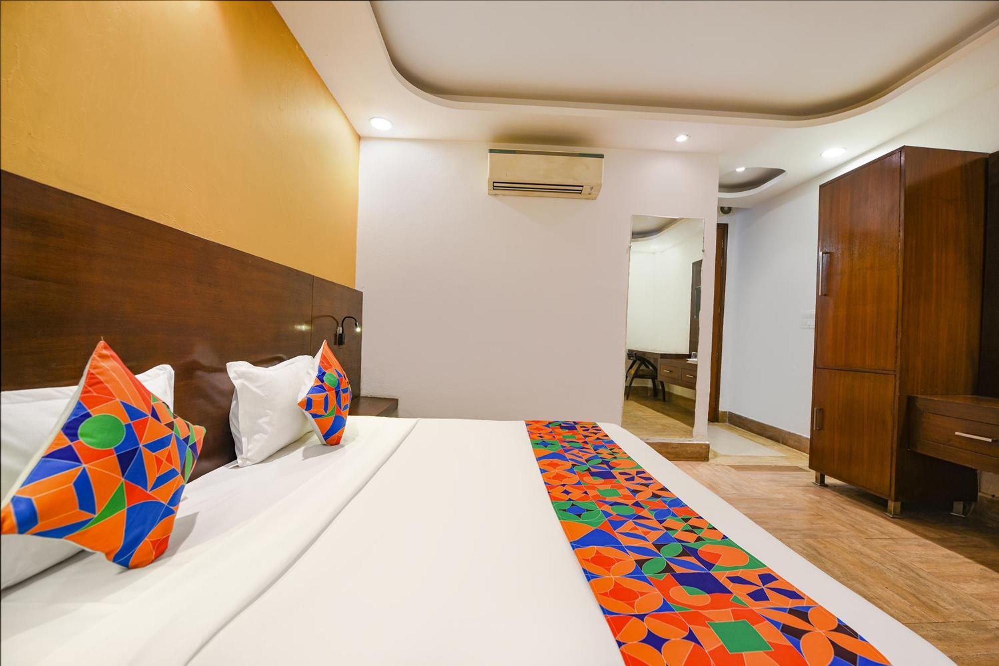 Hotel FabExpress Under Bridge Neu-Delhi Exterior foto